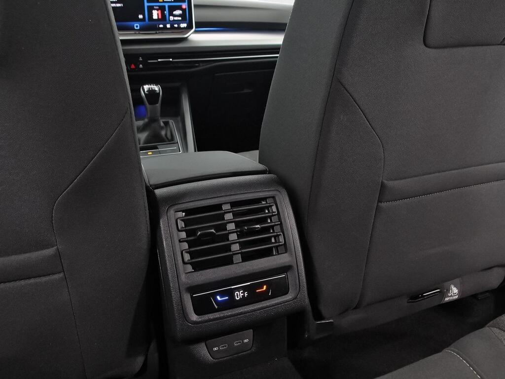 Volkswagen Golf ″Más″ 1.5 TSI 85kW (115CV) 34