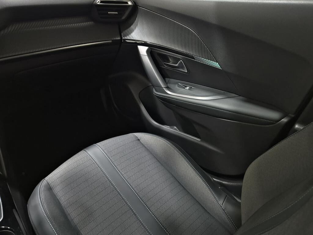 Peugeot 2008 Allure BlueHDI 81kW (110CV) 29