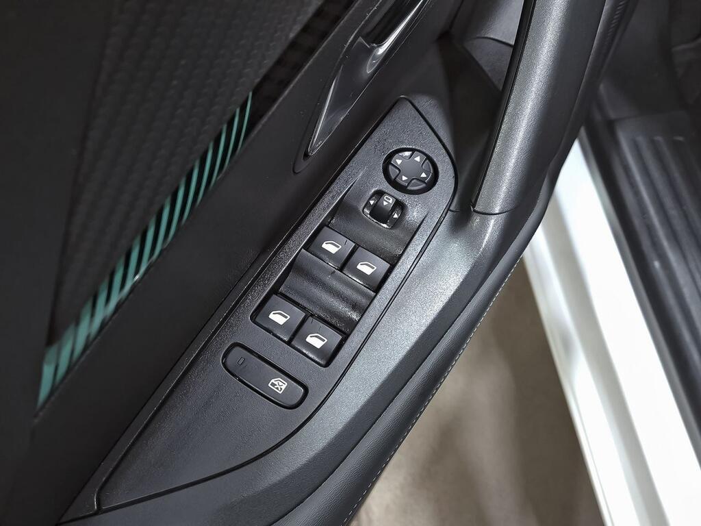 Peugeot 2008 Allure BlueHDI 81kW (110CV) 11