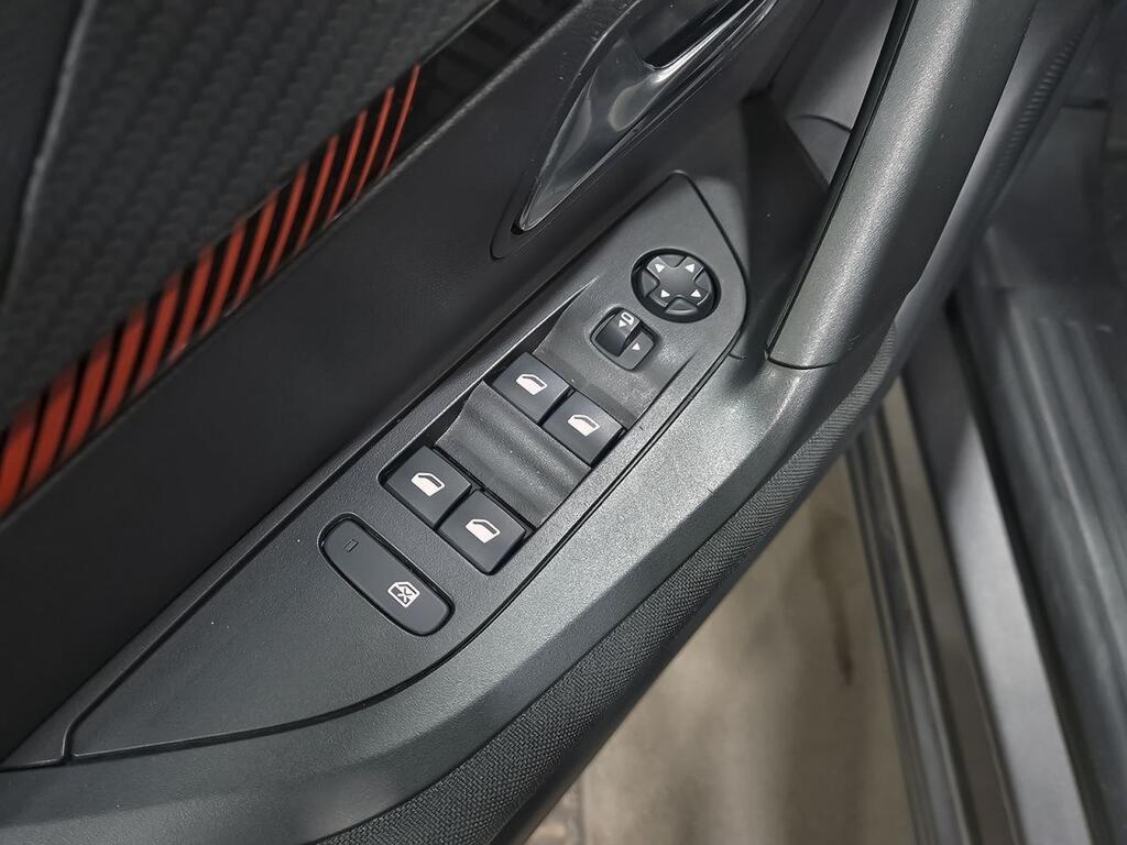 Peugeot 2008 Active Pack BlueHDI 81kW (110CV) 11