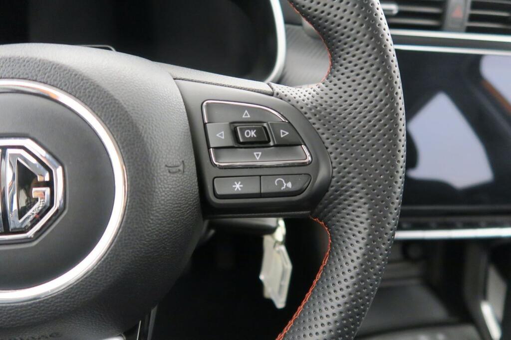 MG ZS LUXURY 1.5 106 CV 5P 11