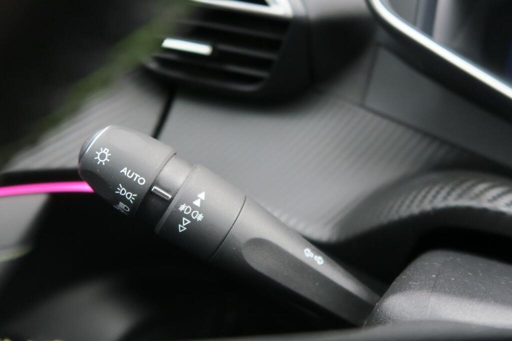 Peugeot 2008 GT 1.2 PURETECH 130 S&S 5P 13