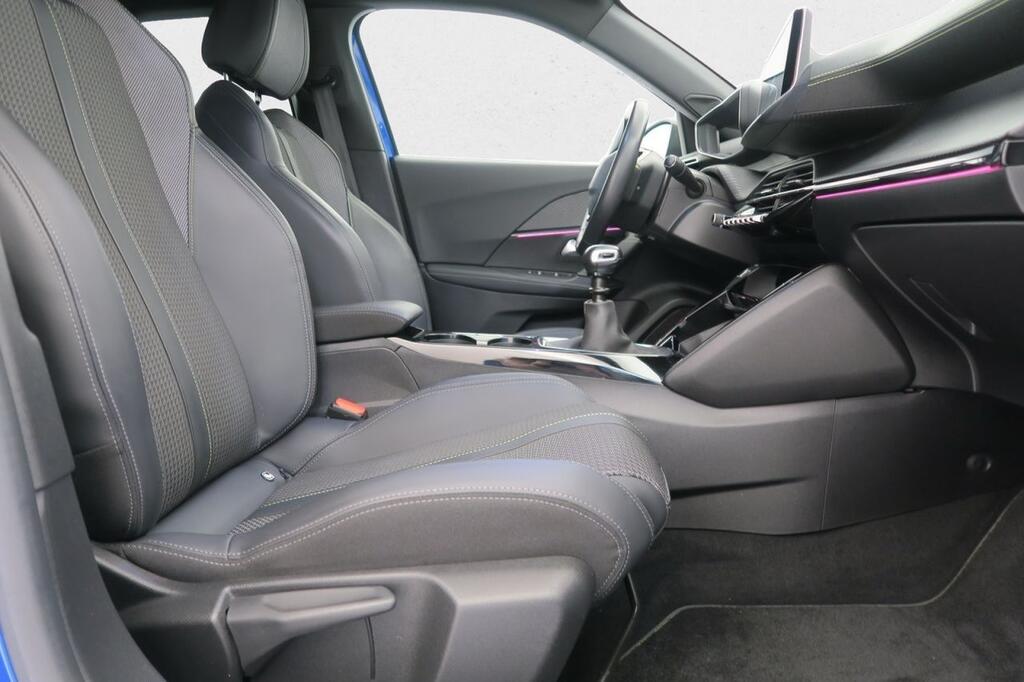 Peugeot 2008 GT 1.2 PURETECH 130 S&S 5P 17