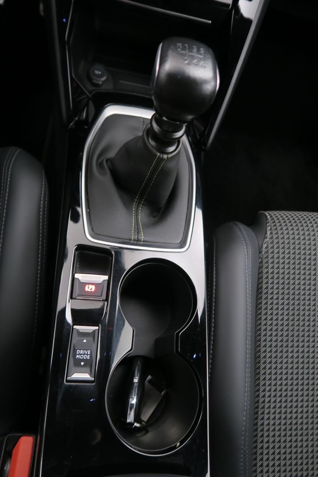 Peugeot 2008 GT 1.2 PURETECH 130 S&S 5P 12