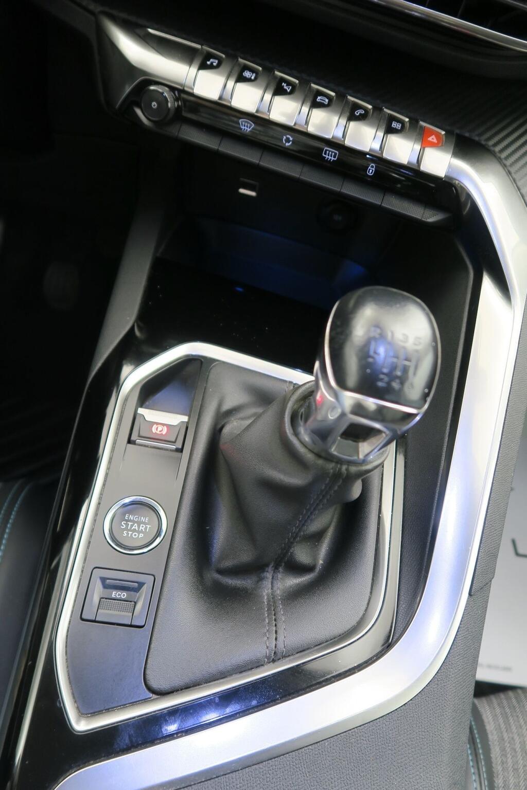 Peugeot 3008 1.2 PureTech 96KW (130CV) S&S Allure 10