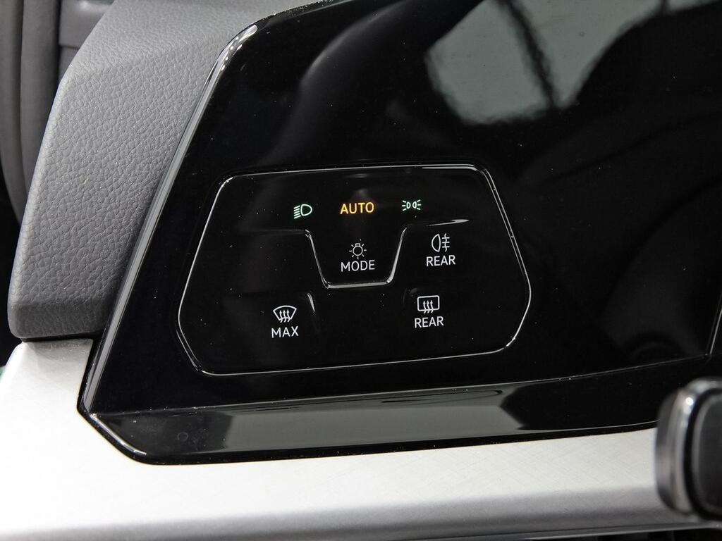 Volkswagen Golf Life 1.5 TSI 96kW (130CV) 15