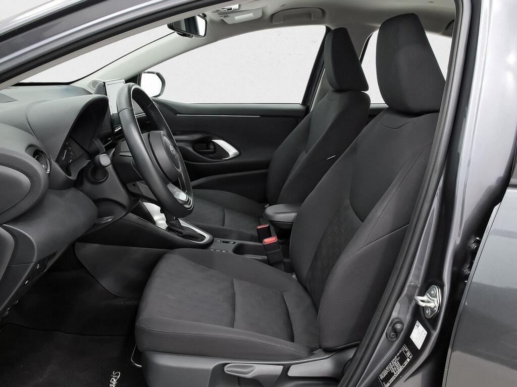Toyota Yaris 1.5 120H Active Plus 8