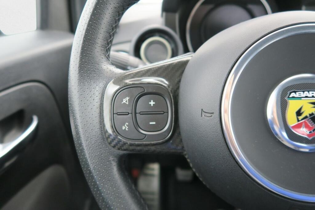 Abarth 500 695C 1.4 T-JET 180 CV 2P 12