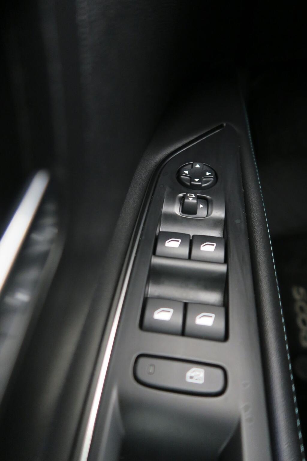 Peugeot 5008 ALLURE PACK 1.2 PURETECH 130 CV AUTO S&S 5P 7 PLAZAS 8