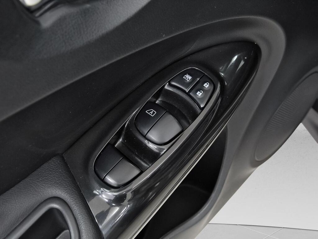 Nissan Juke G E6D-Temp 83 kW(112 CV) 5M/T N-CONNECTA 12