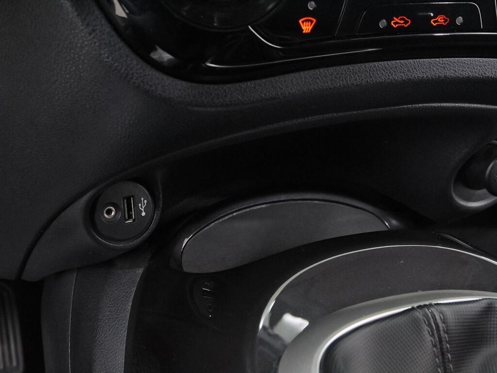 Nissan Juke G E6D-Temp 83 kW(112 CV) 5M/T N-CONNECTA 27