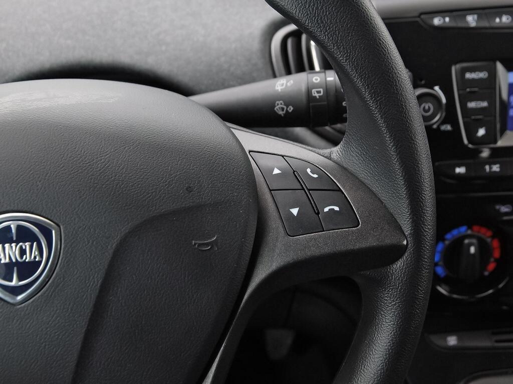 Lancia Ypsilon 1.2 Silver evo II 18