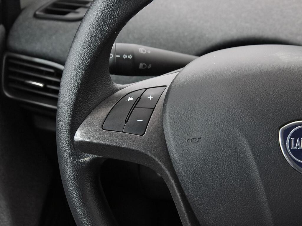 Lancia Ypsilon 1.2 Silver evo II 17