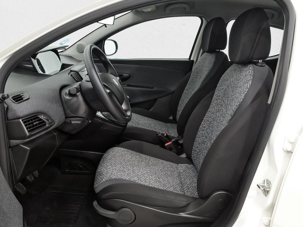 Lancia Ypsilon 1.2 Silver evo II 8