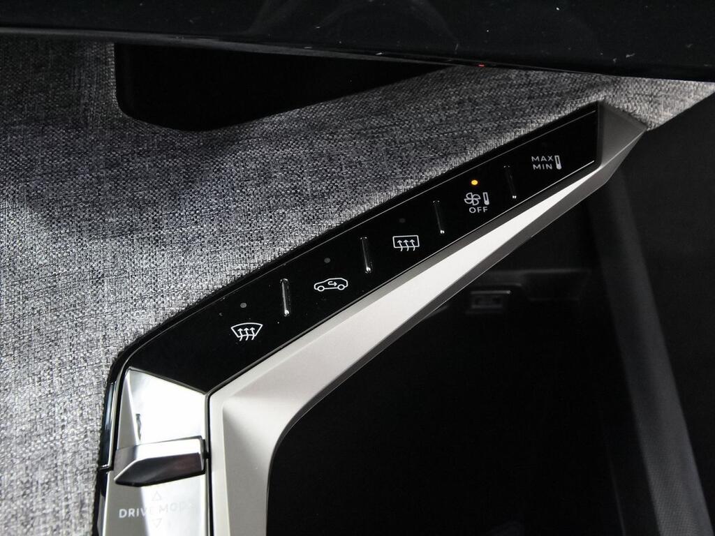 Peugeot 3008 Hybrid 1.2 100KW Allure eDCS6 31