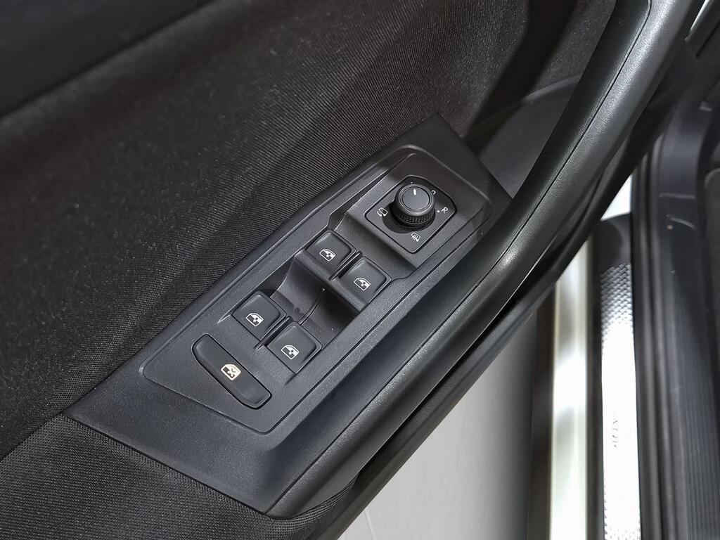 Volkswagen T-Roc Dark 1.0 TSI 81kW (110CV) 11