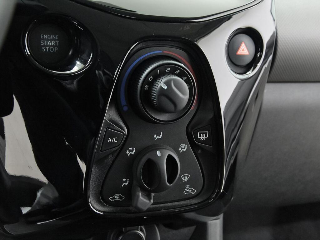 Peugeot 108 Allure VTi 52kW (72CV) 29