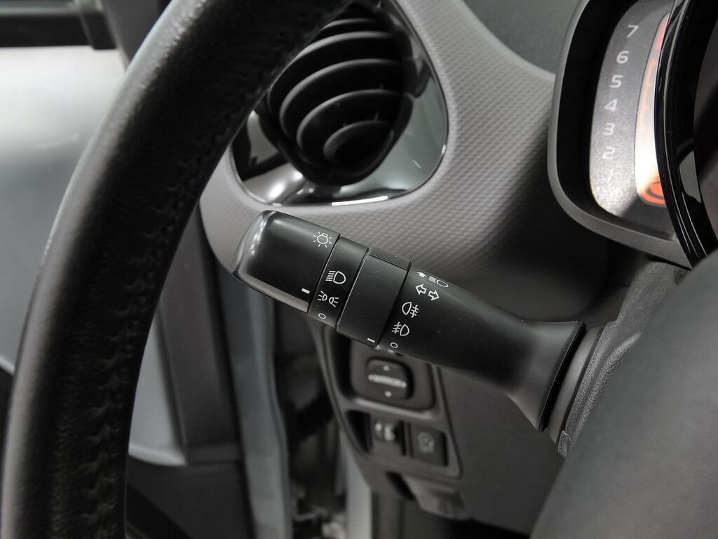 Peugeot 108 Allure VTi 52kW (72CV) 16