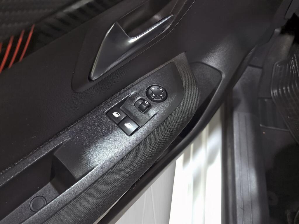 Peugeot 208 BlueHDi 73kW (100CV) Active 11