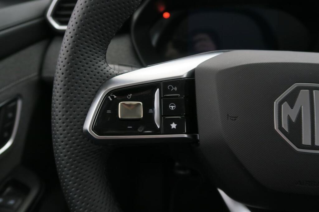 MG ZS COMFORT 1.5 HYBRID+ 197 CV 5P 13