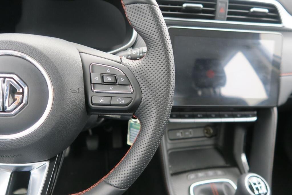 MG ZS LUXURY 1.0T 111 CV 5P 11