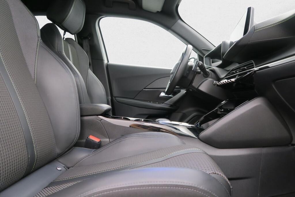 Peugeot 2008 GT Puretech 130 S&S EAT8 16