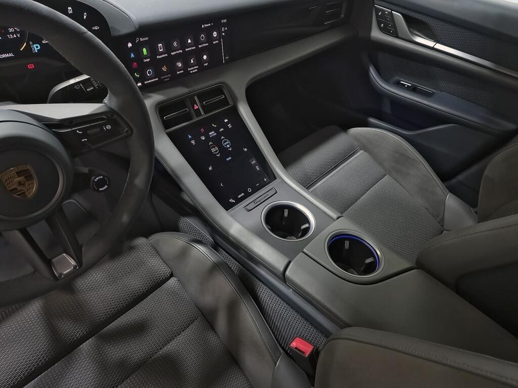 Porsche Taycan 4S Cross Turismo 31