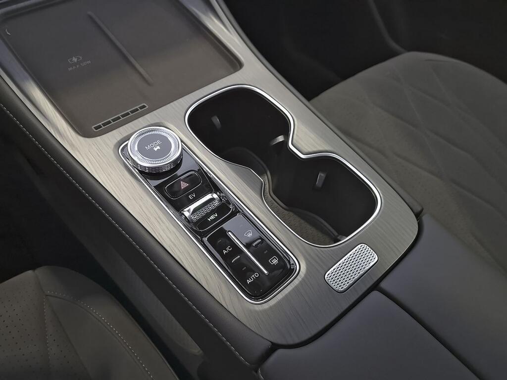 Ebro S800 1.5 TGDI PHEV Premium E-CVT 27