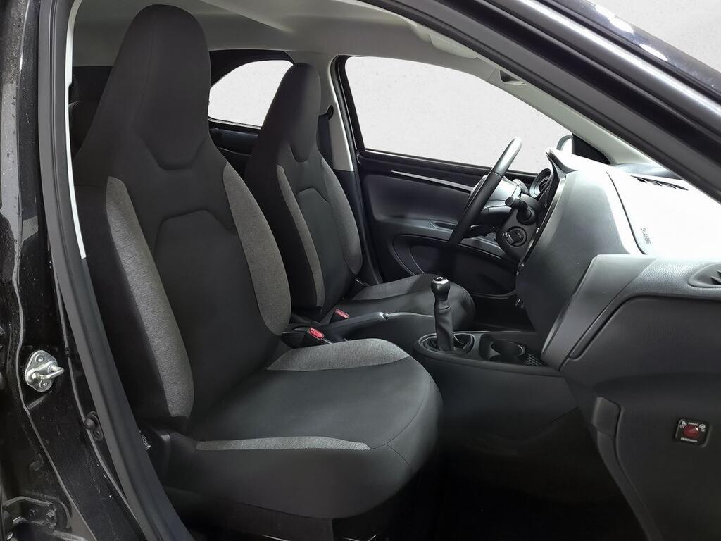 Toyota Aygo X Cross 1.0 VVT-I 72CV Play 7