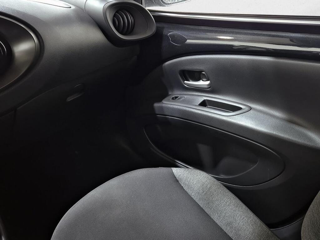 Toyota Aygo X Cross 1.0 VVT-I 72CV Play 26