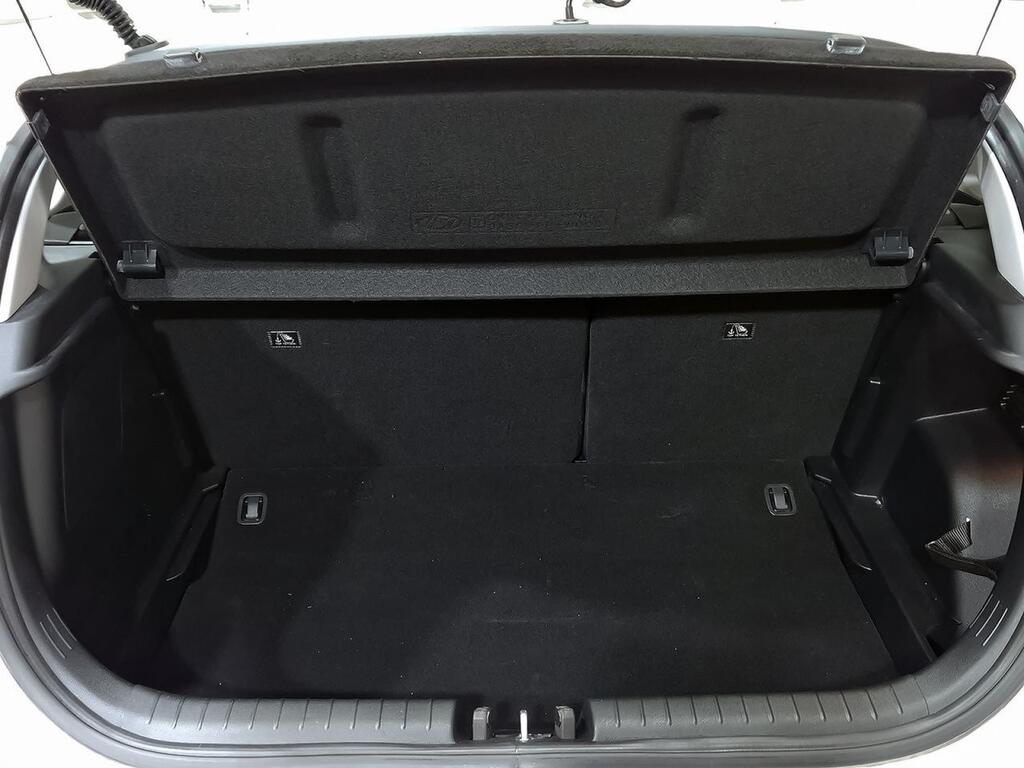 Hyundai i20 1.0 TGDI 74kW (100CV) 48V Essence 9