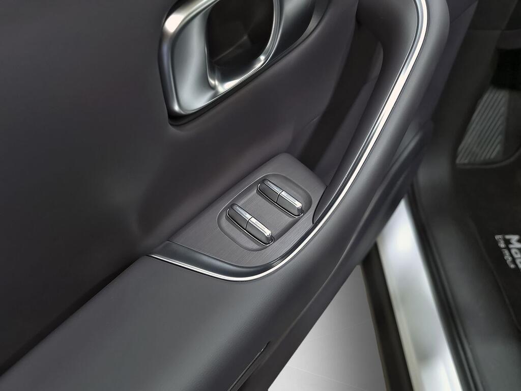 Leapmotor C10 C10 REEV 28.4 kWh Design Auto 12