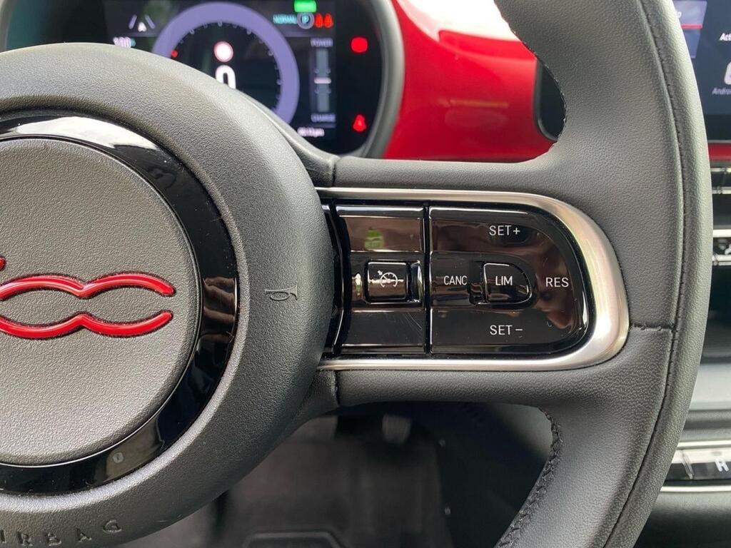 Fiat 500 BEV 42KWH RED 3P 320KMS 11