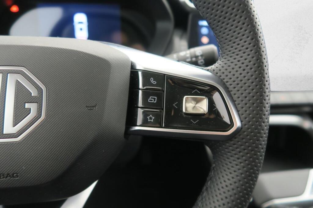 MG ZS LUXURY 1.5 HYBRID+ 197 CV 5P 19