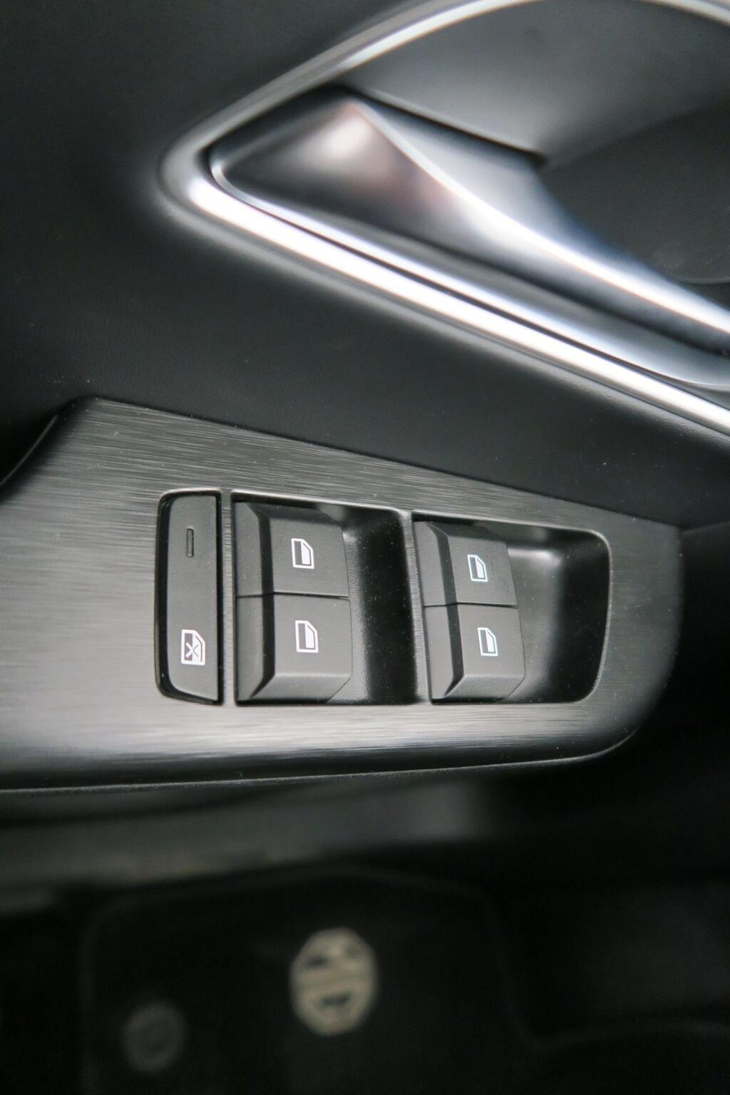 MG ZS LUXURY 1.5 HYBRID+ 197 CV 5P 12