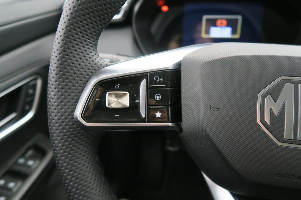 MG ZS LUXURY 1.5 HYBRID+ 197 CV 5P 18