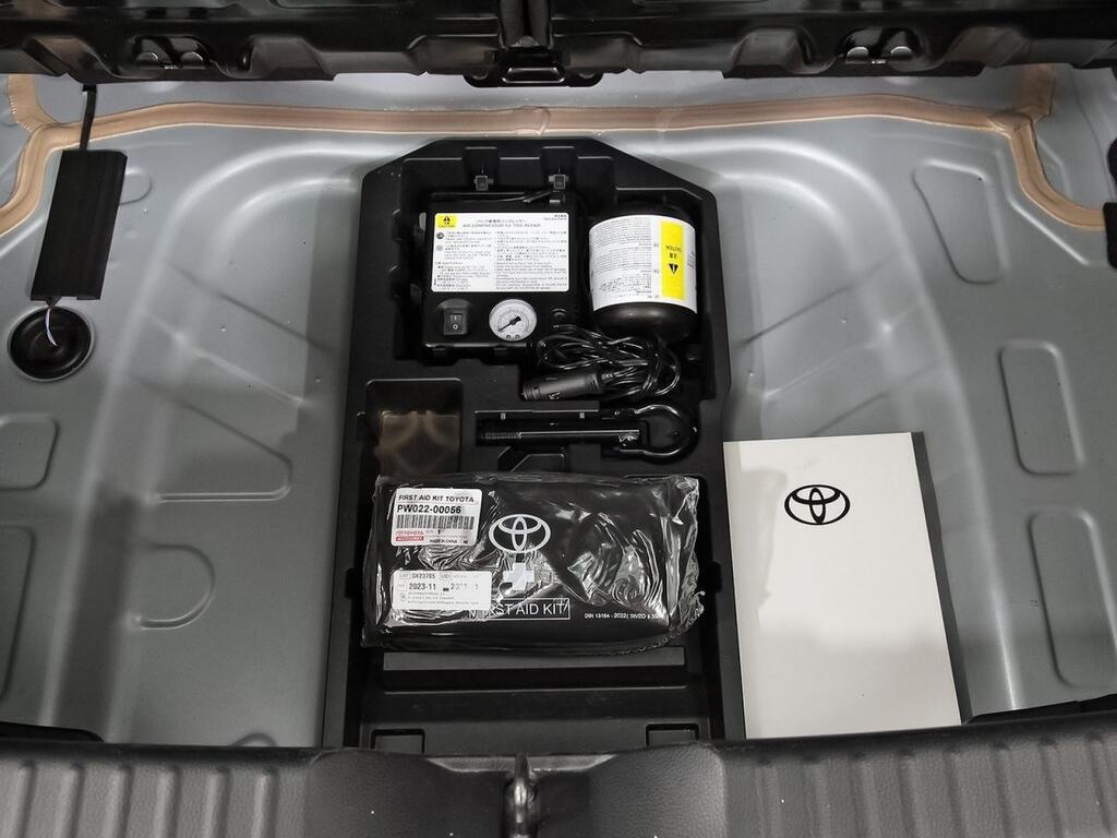 Toyota Aygo X Cross 1.0 VVT-I 72CV Play 27