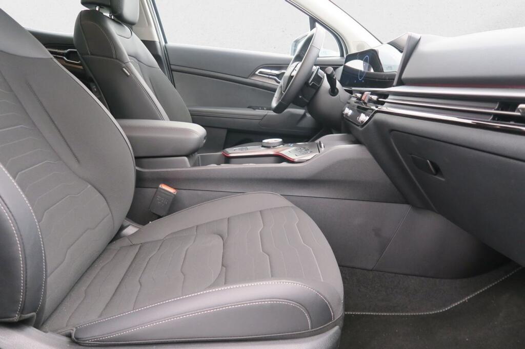 Kia Sportage SUV 1.6 T-GDI HEV TECH AUTO 215 5P 17