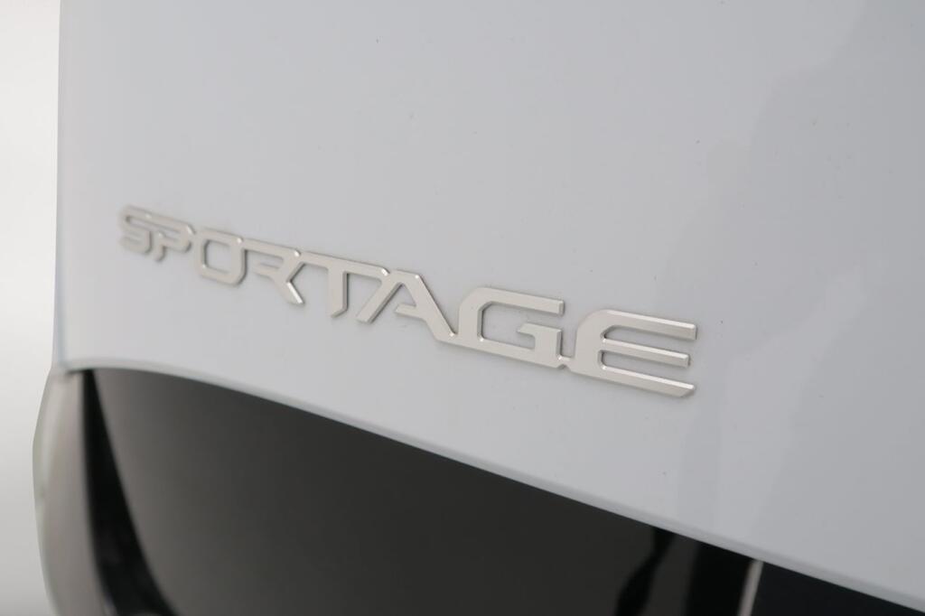 Kia Sportage SUV 1.6 T-GDI HEV TECH AUTO 215 5P 21