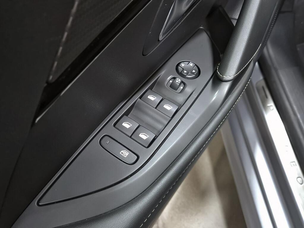 Peugeot 208 GT 1.2 PURETECH 130 CV EAT8 S&S 5P 11