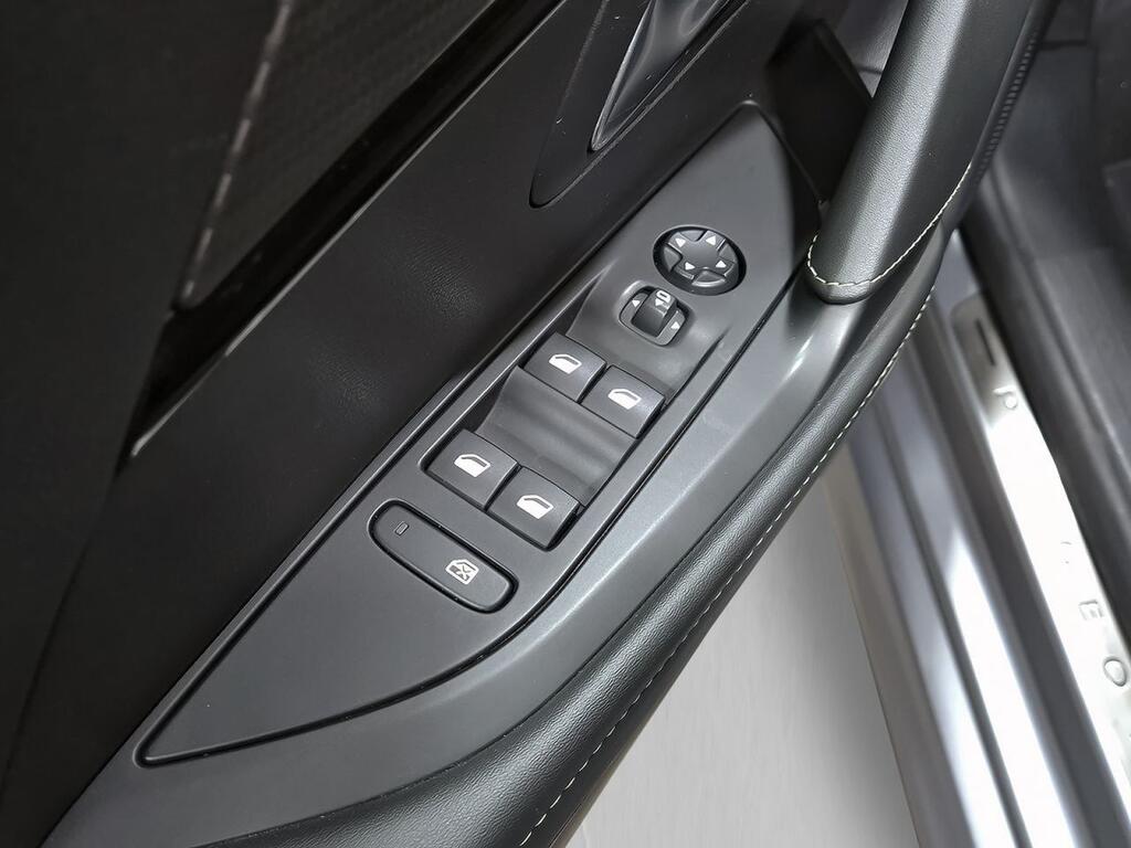 Peugeot 208 GT 1.2 PURETECH 130 CV EAT8 S&S 5P 11