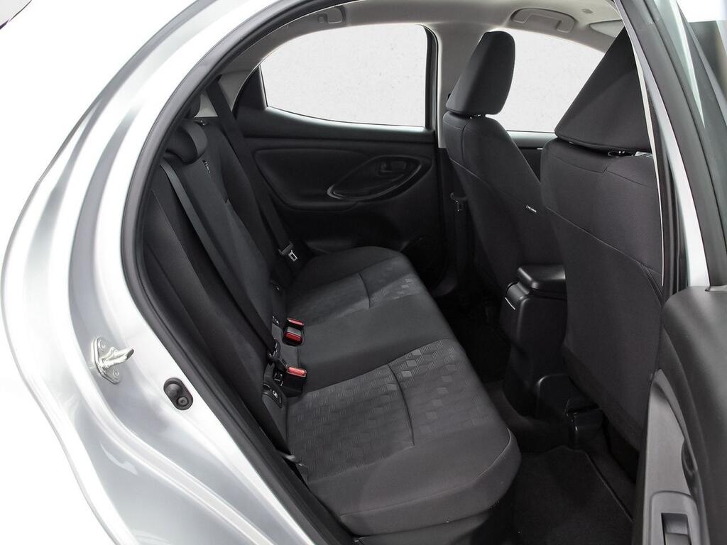 Toyota Yaris 1.5 120H Active Plus 8