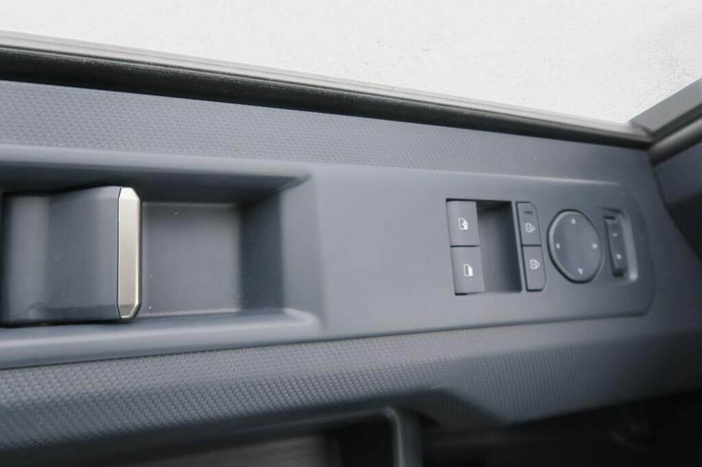 Kia PV5 Passenger Furgoneta BEV 71KWH L2H1 PLUS AUTO 163 4P 8