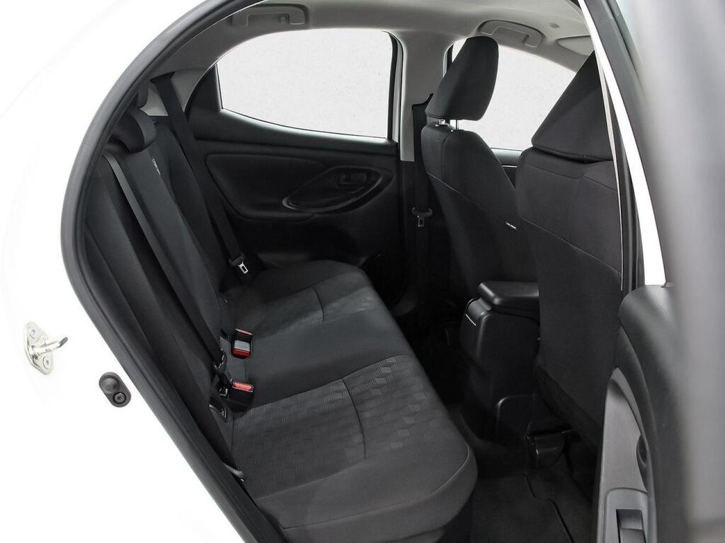 Toyota Yaris Cross 1.5 120H Active Plus 8