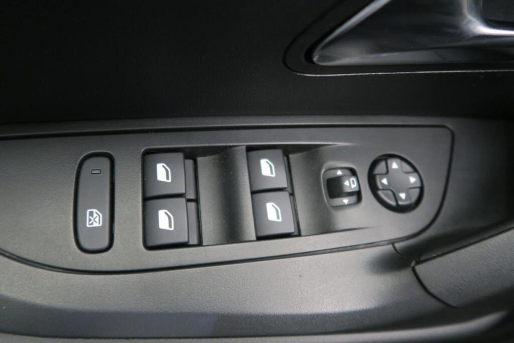 Peugeot 2008 ALLURE PACK 1.5 BLUEHDI 130 CV AUTO 5P 12