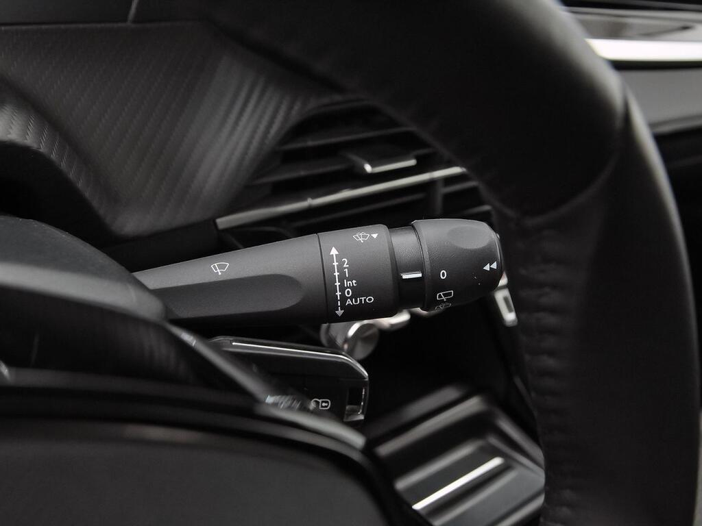 Peugeot 208 Allure Puretech 100 17