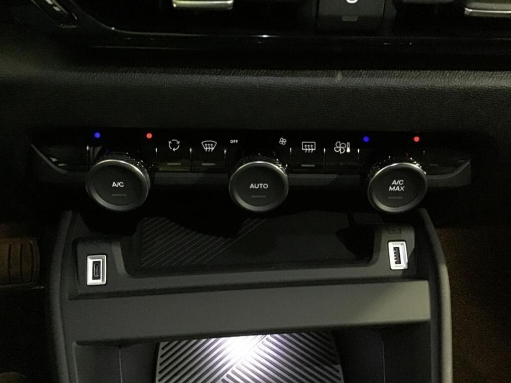 Citroën C4 ë-C4 eléctrico 100kW 50kWh Shine 17