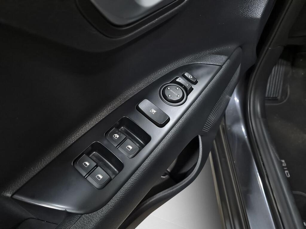 Kia Rio 1.0 T-GDi 74kW (100CV) Drive 11