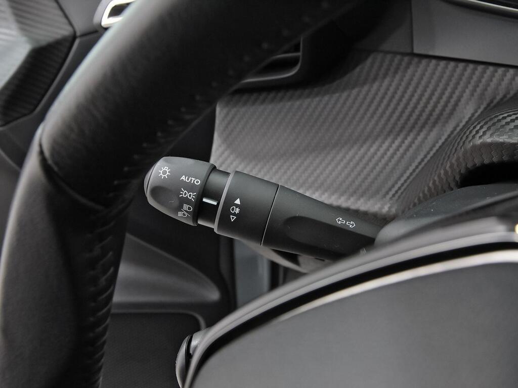 Peugeot 208 BlueHDi 73kW (100CV) Allure 16