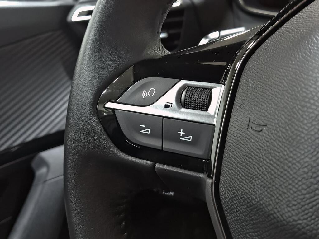 Peugeot 2008 Allure Puretech 130 S&S EAT8 17